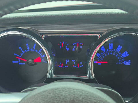 2005 Ford Mustang V6 Deluxe