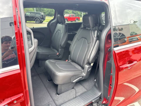 2026 Chrysler Pacifica Select