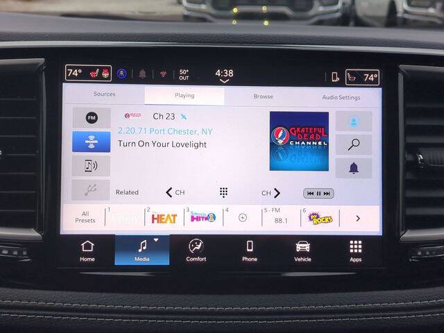 2026 Chrysler Pacifica Select