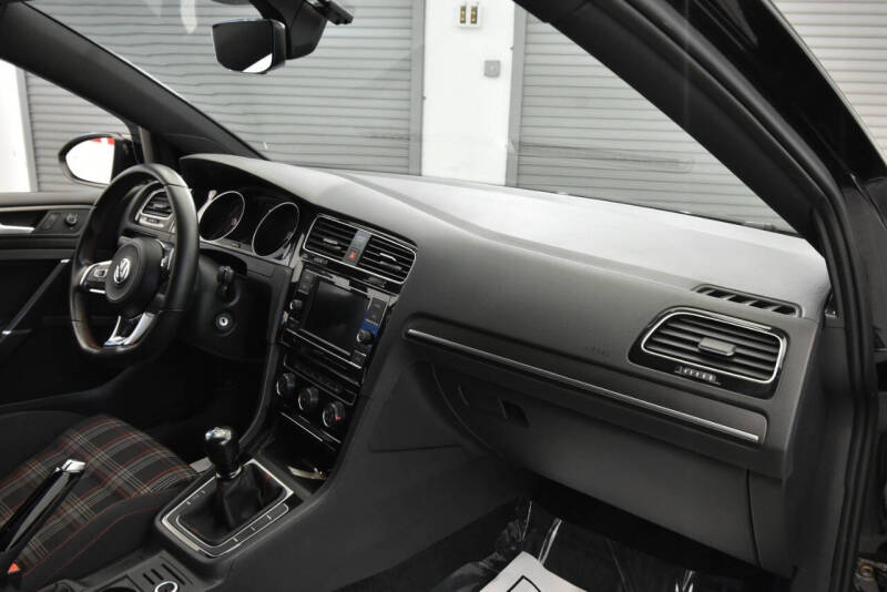 2020 Volkswagen Golf GTI SE