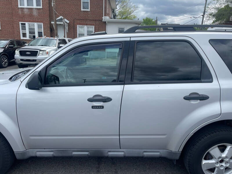 2010 Ford Escape XLT photo 3