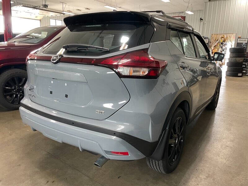 2021 Nissan Kicks SR