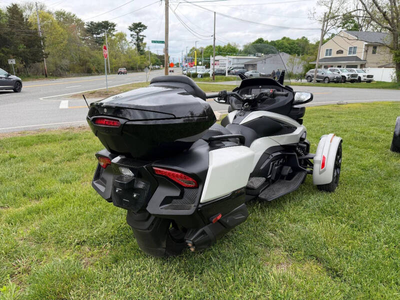 2021 Can-Am RT