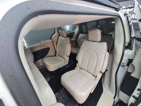 2017 Chrysler Pacifica Touring-L