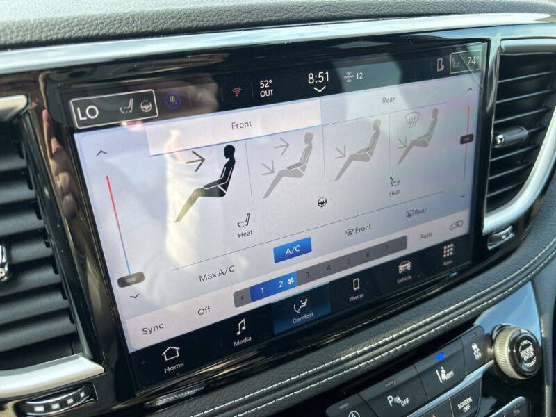 2026 Chrysler Pacifica Select