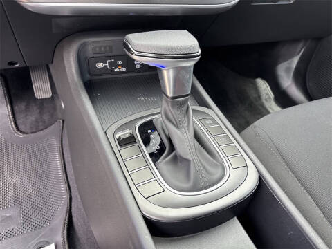 2025 Hyundai Kona SE