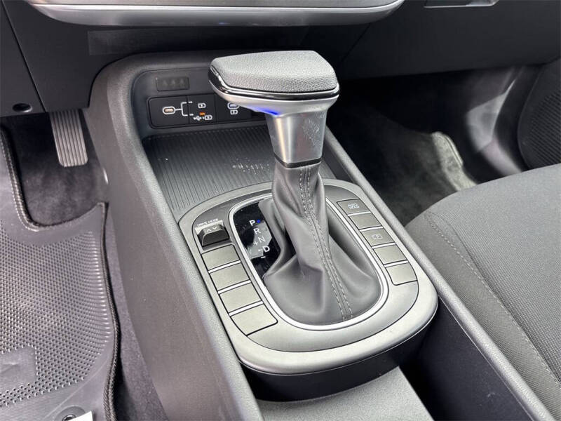 2025 Hyundai Kona SE