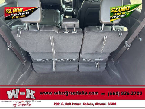 2027 Chrysler Pacifica Select