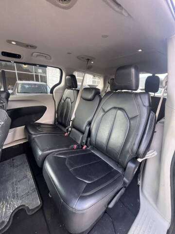 2017 Chrysler Pacifica Touring-L Plus