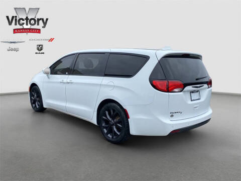 2020 Chrysler Pacifica Touring