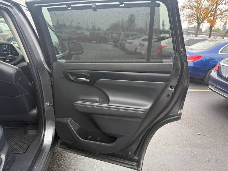 2022 Toyota Highlander Hybrid XLE