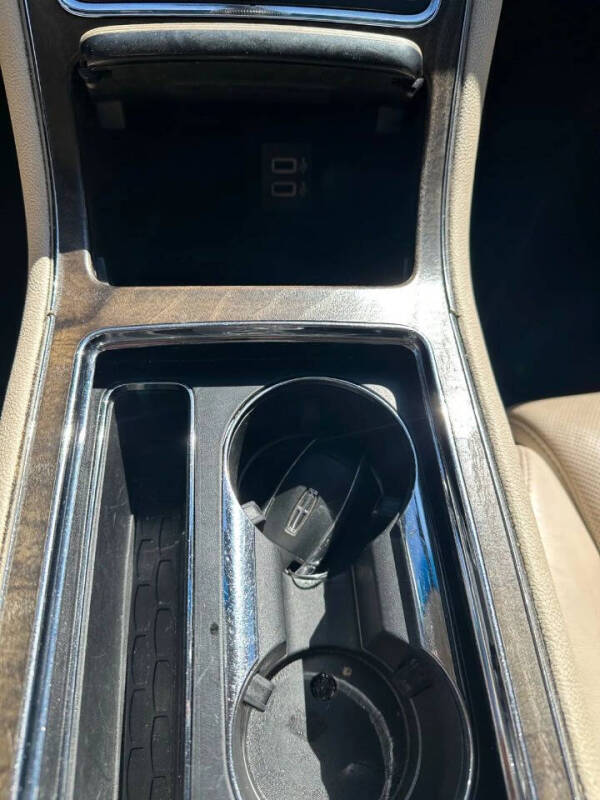 2017 Lincoln Continental Select