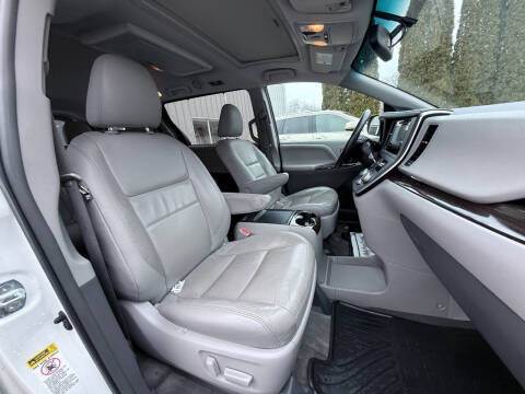 2016 Toyota Sienna XLE Premium 8-Passenger