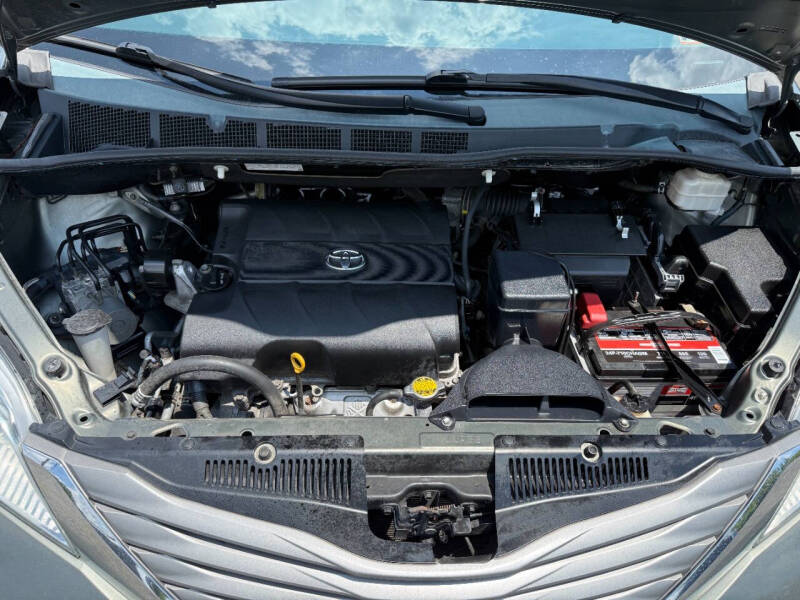 2012 Toyota Sienna XLE 8-Passenger
