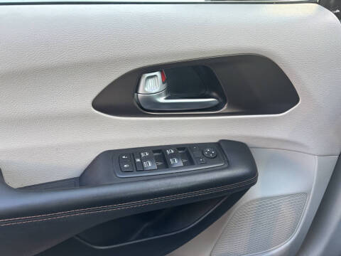 2017 Chrysler Pacifica Touring-L Plus