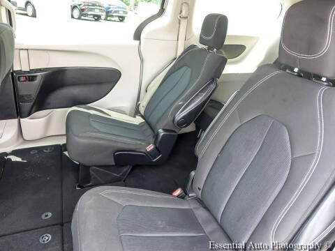 2022 Chrysler Voyager LX