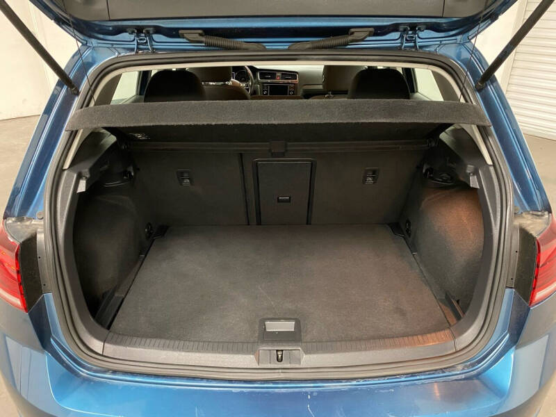 2019 Volkswagen Golf SE