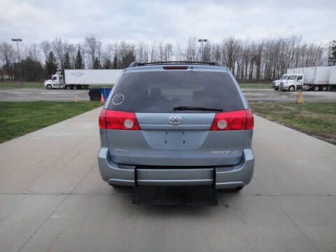 2010 Toyota Sienna LE 7-Passenger