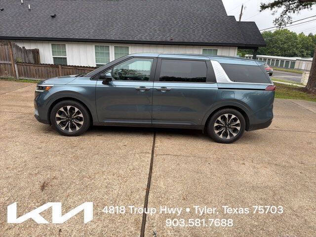 2024 Kia Carnival EX
