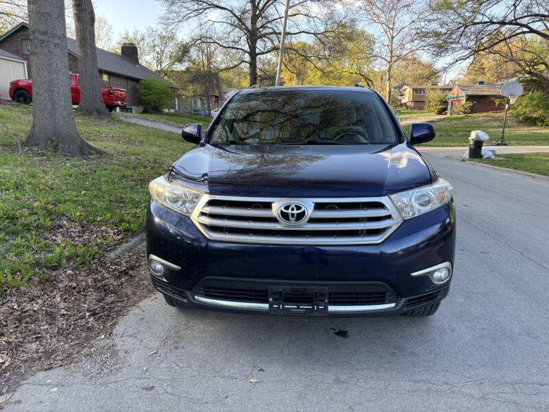 Image 2 of 2012 Toyota Highlander