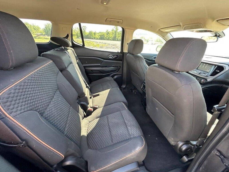 2017 GMC Acadia SLE-2