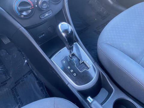 2013 Hyundai Accent SE