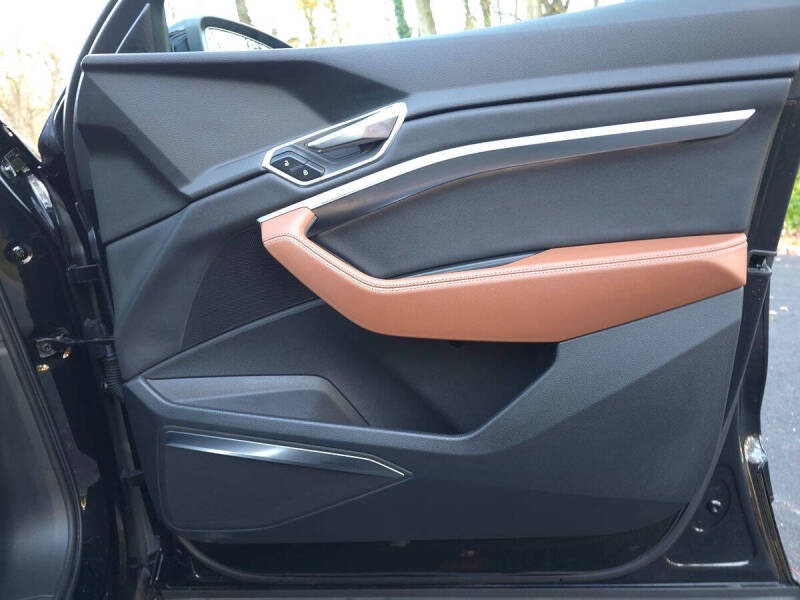 2024 Audi Q8 e-tron quattro Premium Plus