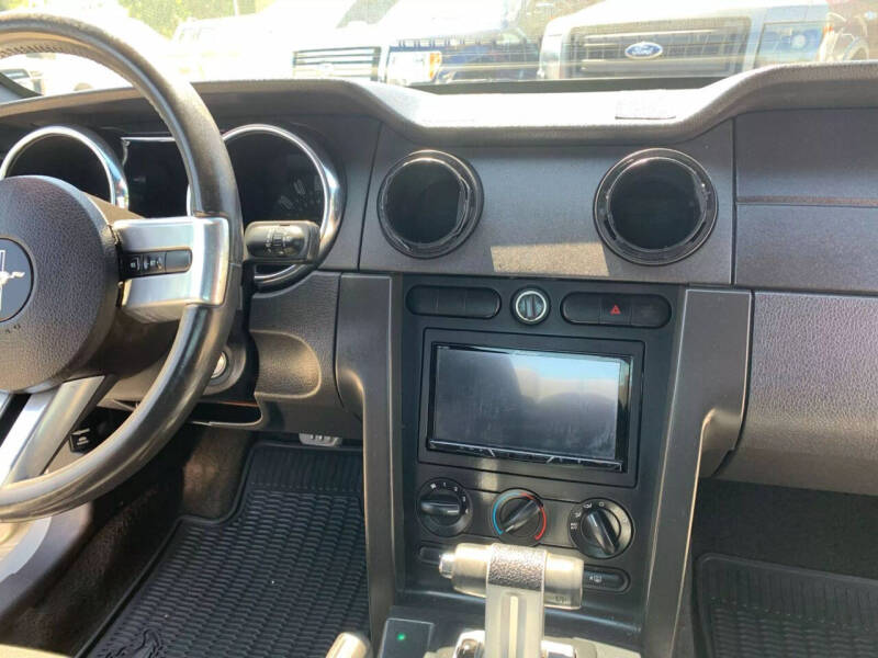 2006 Ford Mustang V6 Deluxe