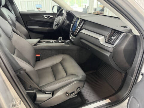 2024 Volvo XC60 B5 Core Dark Theme