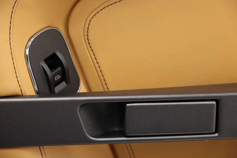 2012 Aston Martin V8 Vantage Roadster