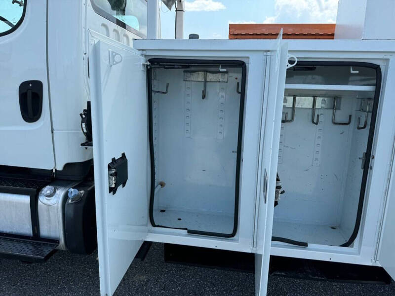 2013 Freightliner M2 106