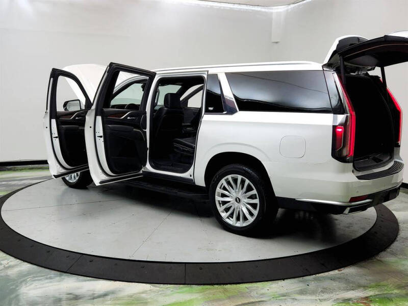 2022 Cadillac Escalade ESV Luxury