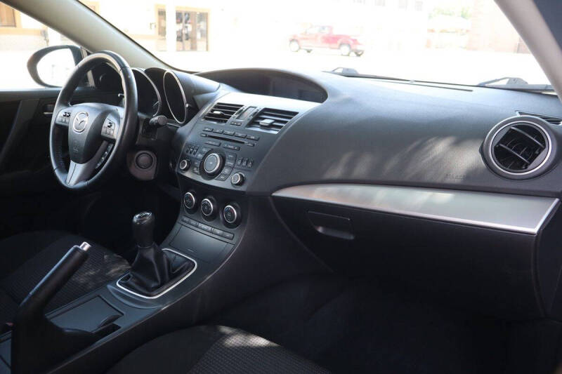 2013 Mazda MAZDA3 i Touring