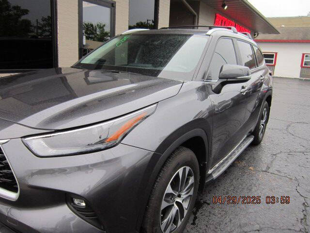 2024 Toyota Highlander LE