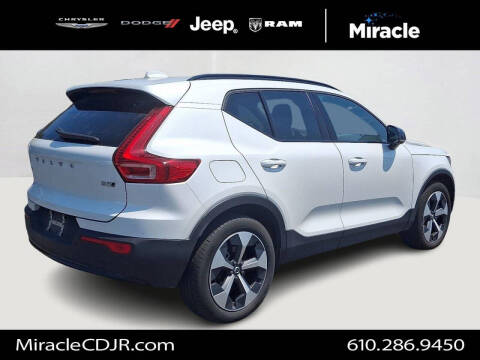2024 Volvo XC40 B5 Plus Dark Theme