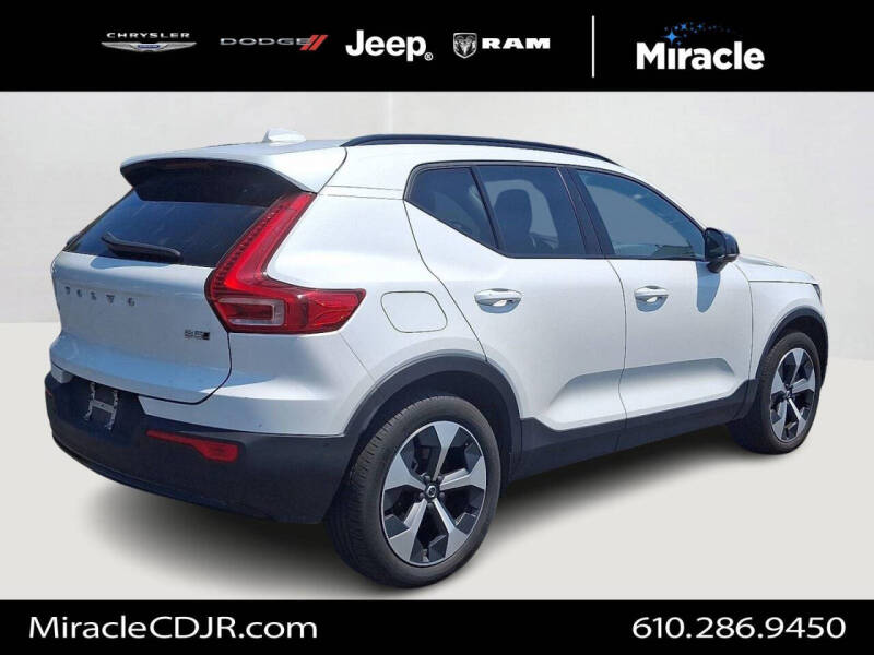 2024 Volvo XC40 B5 Plus Dark Theme