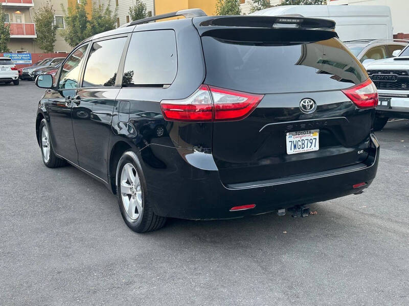 2017 Toyota Sienna LE 8-Passenger