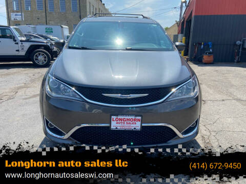 2017 Chrysler Pacifica for sale at Longhorn auto sales llc in Milwaukee WI