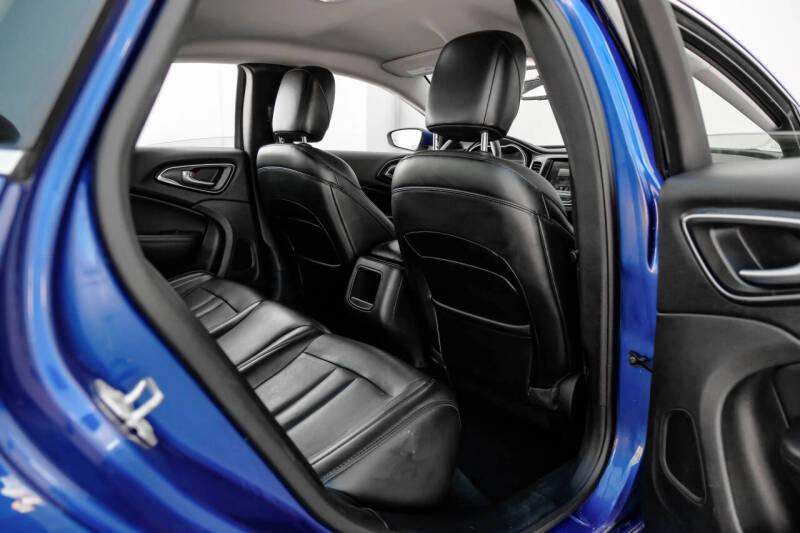 2017 Chrysler 200 Limited Platinum