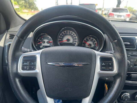 2013 Chrysler 200 Touring