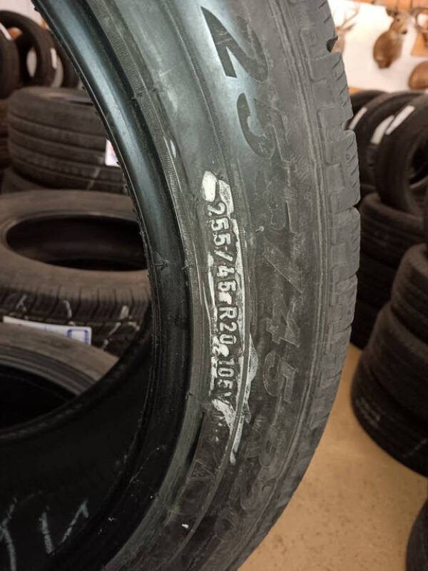 255/45R20 Pirelli Scorpion Winter