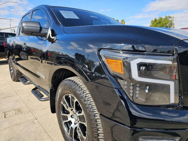 2022 Nissan Titan SV