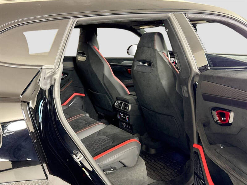 2023 Lamborghini Urus Performante