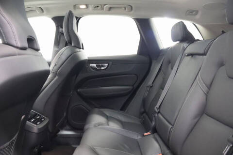 2023 Volvo XC60 B5 Ultimate Bright Theme