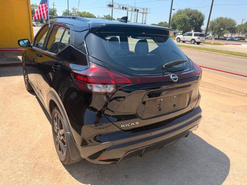2022 Nissan Kicks SR