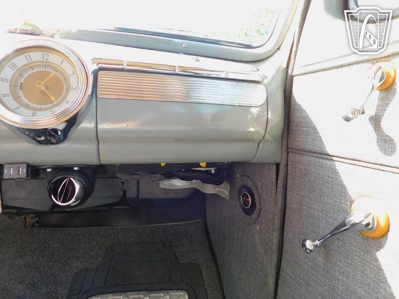 1942 Ford Super Deluxe