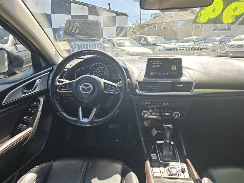2018 Mazda MAZDA3 Touring