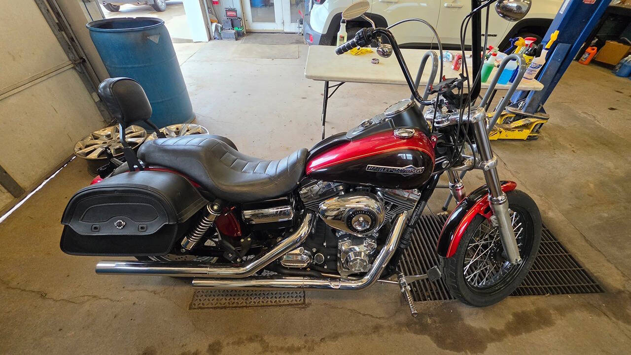 2013 Harley-Davidson Super Glide - Red exterior view 1