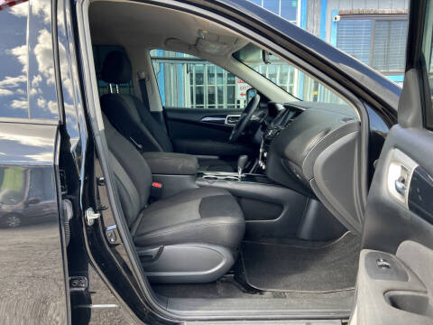 2017 Nissan Pathfinder S