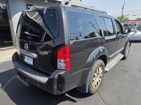 2012 Nissan Pathfinder LE